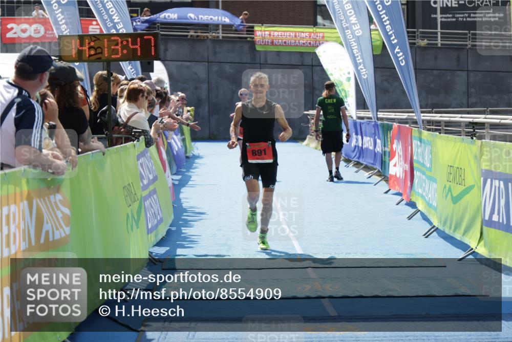 10.08.2025 - GEWOBA Citytriathlon Bremen H.Heesch http://msf.ph/oto/8554909 10.08.2025 14:13:50 Ziel 679, 891, 966 meine-sportfotos.de