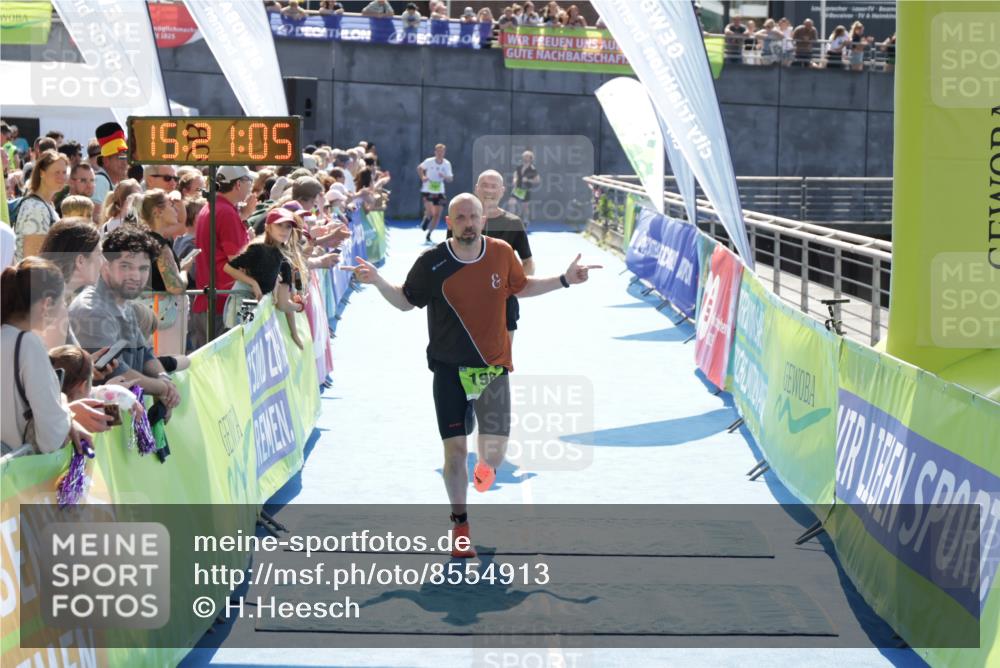 10.08.2025 - GEWOBA Citytriathlon Bremen H.Heesch http://msf.ph/oto/8554913 10.08.2025 15:21:09 Ziel 198, 272 meine-sportfotos.de