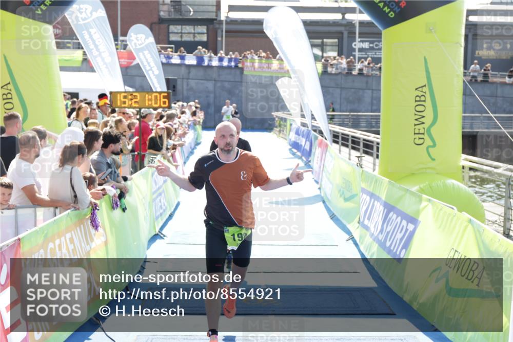 10.08.2025 - GEWOBA Citytriathlon Bremen H.Heesch http://msf.ph/oto/8554921 10.08.2025 15:21:10 Ziel 198, 272 meine-sportfotos.de