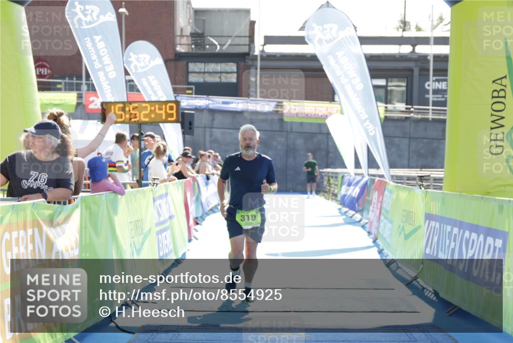 10.08.2025 - GEWOBA Citytriathlon Bremen H.Heesch http://msf.ph/oto/8554925 10.08.2025 15:52:53 Ziel 319 meine-sportfotos.de