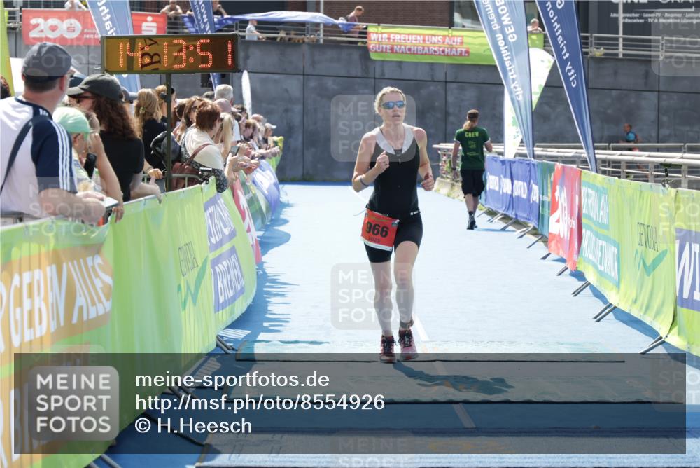 10.08.2025 - GEWOBA Citytriathlon Bremen H.Heesch http://msf.ph/oto/8554926 10.08.2025 14:13:55 Ziel 891, 966 meine-sportfotos.de
