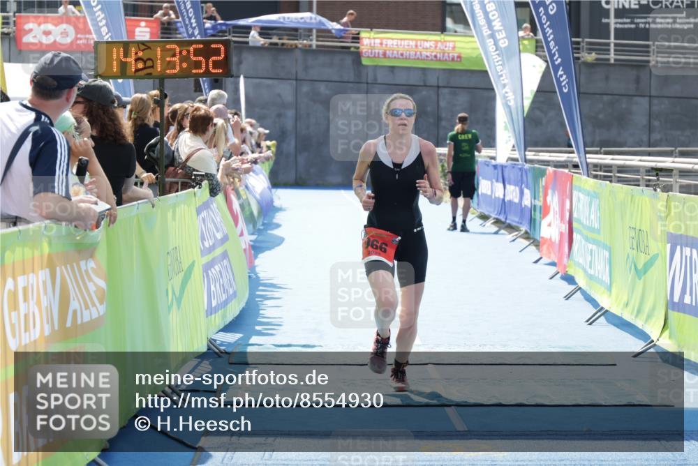 10.08.2025 - GEWOBA Citytriathlon Bremen H.Heesch http://msf.ph/oto/8554930 10.08.2025 14:13:55 Ziel 891, 966 meine-sportfotos.de
