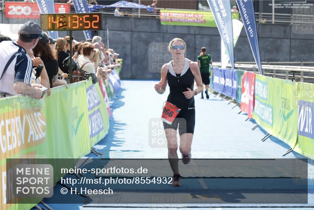 10.08.2025 - GEWOBA Citytriathlon Bremen H.Heesch http://msf.ph/oto/8554932 10.08.2025 14:13:56 Ziel 891, 966 meine-sportfotos.de