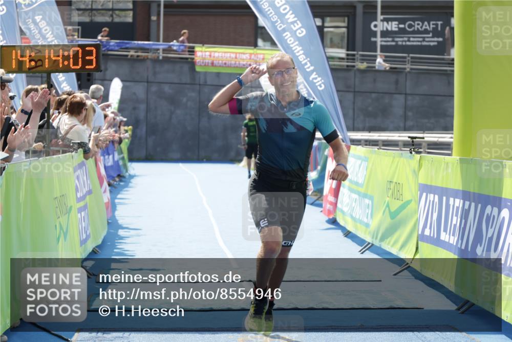 10.08.2025 - GEWOBA Citytriathlon Bremen H.Heesch http://msf.ph/oto/8554946 10.08.2025 14:14:07 Ziel 834 meine-sportfotos.de