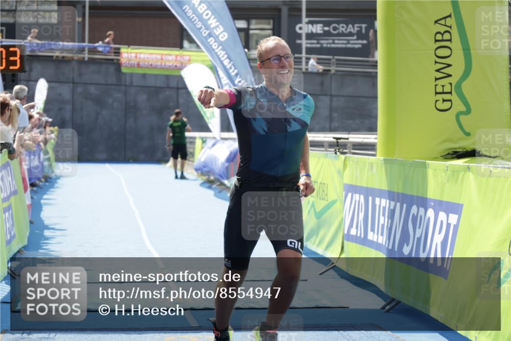 10.08.2025 - GEWOBA Citytriathlon Bremen H.Heesch http://msf.ph/oto/8554947 10.08.2025 14:14:07 Ziel 834 meine-sportfotos.de