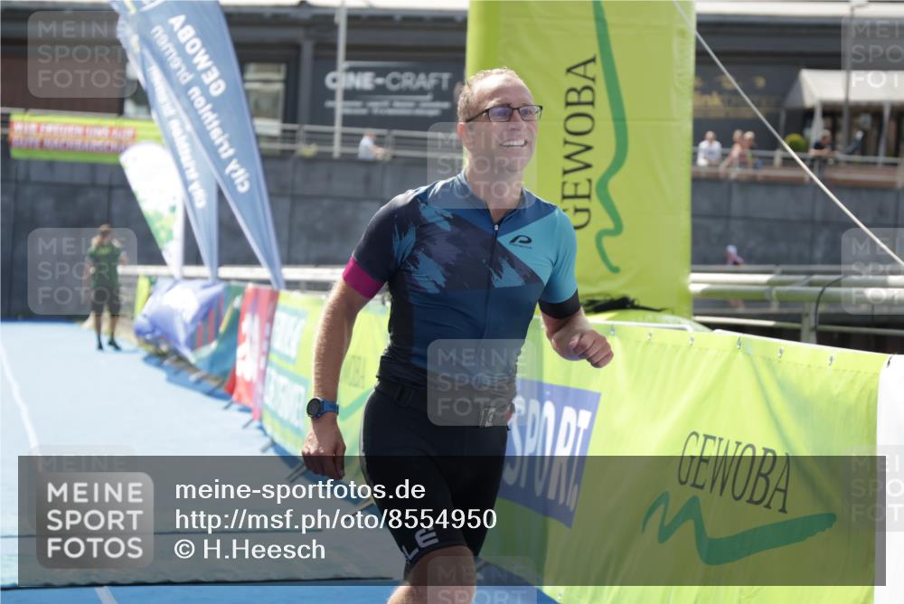 10.08.2025 - GEWOBA Citytriathlon Bremen H.Heesch http://msf.ph/oto/8554950 10.08.2025 14:14:07 Ziel 834 meine-sportfotos.de