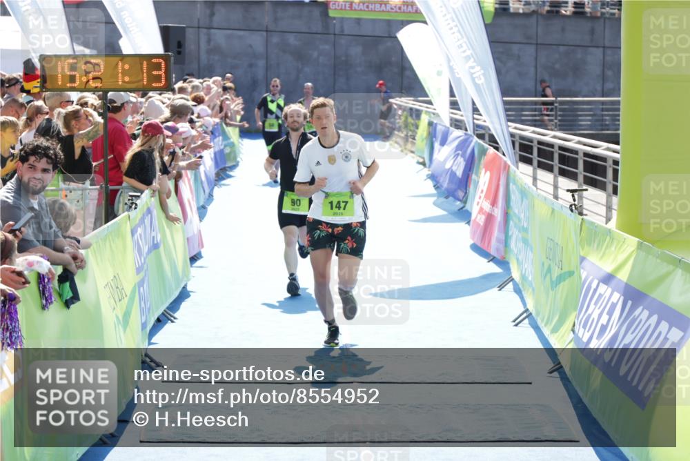 10.08.2025 - GEWOBA Citytriathlon Bremen H.Heesch http://msf.ph/oto/8554952 10.08.2025 15:21:17 Ziel 90, 147, 272 meine-sportfotos.de