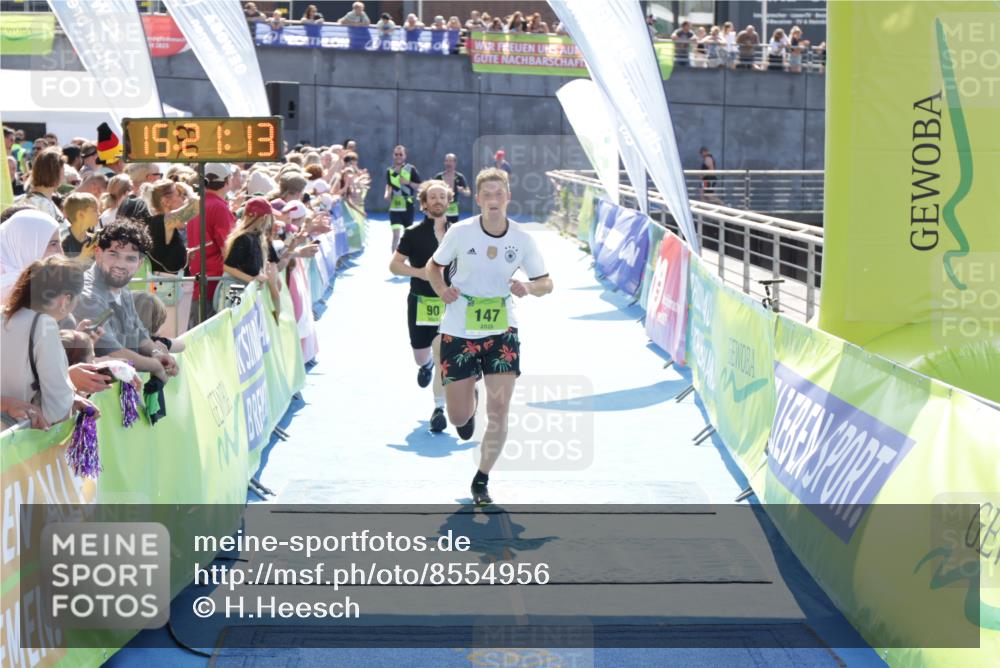 10.08.2025 - GEWOBA Citytriathlon Bremen H.Heesch http://msf.ph/oto/8554956 10.08.2025 15:21:17 Ziel 90, 147, 272 meine-sportfotos.de