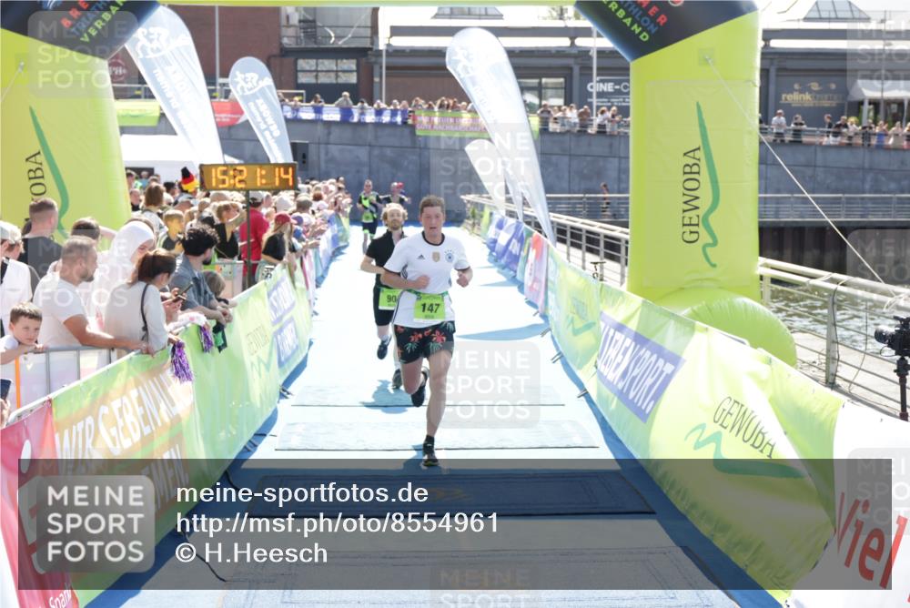 10.08.2025 - GEWOBA Citytriathlon Bremen H.Heesch http://msf.ph/oto/8554961 10.08.2025 15:21:18 Ziel 58, 90, 147 meine-sportfotos.de