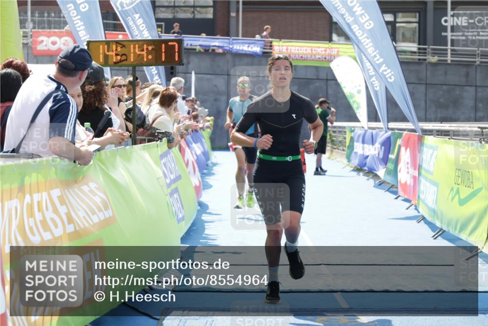 10.08.2025 - GEWOBA Citytriathlon Bremen H.Heesch http://msf.ph/oto/8554964 10.08.2025 14:14:21 Ziel 552, 852, 940 meine-sportfotos.de