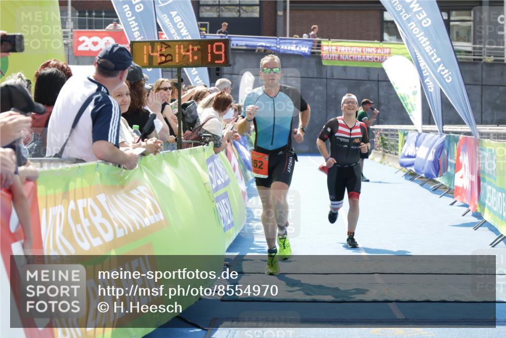 10.08.2025 - GEWOBA Citytriathlon Bremen H.Heesch http://msf.ph/oto/8554970 10.08.2025 14:14:23 Ziel 552, 852, 940 meine-sportfotos.de