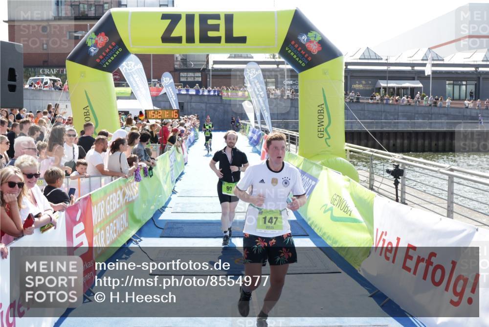 10.08.2025 - GEWOBA Citytriathlon Bremen H.Heesch http://msf.ph/oto/8554977 10.08.2025 15:21:20 Ziel 58, 90, 147, 242 meine-sportfotos.de