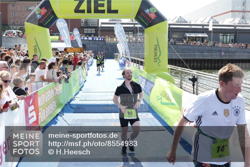 10.08.2025 - GEWOBA Citytriathlon Bremen H.Heesch http://msf.ph/oto/8554983 10.08.2025 15:21:21 Ziel 58, 90, 147, 242 meine-sportfotos.de