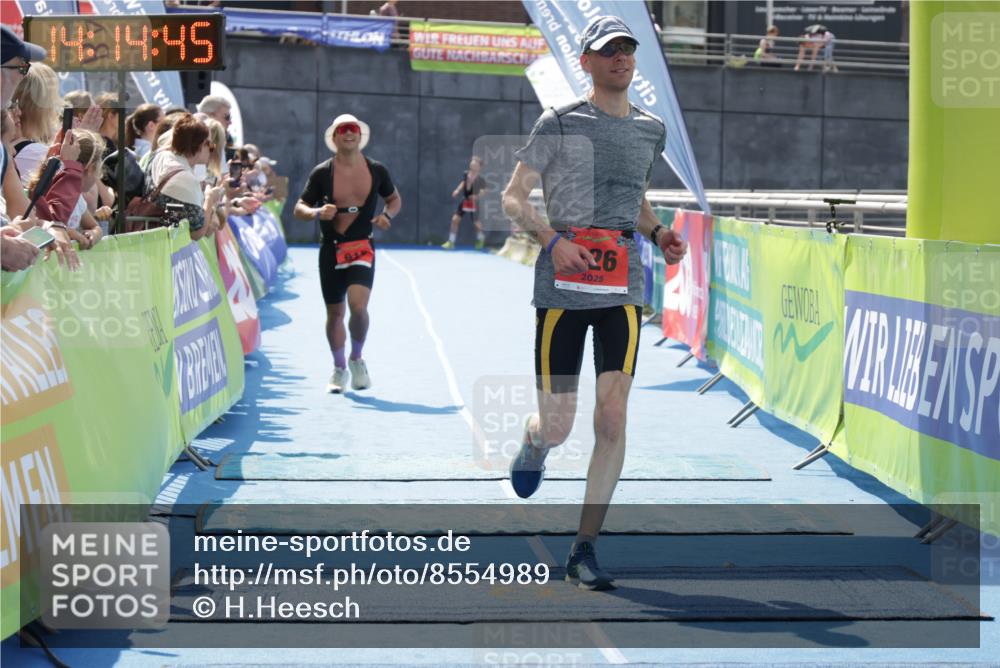 10.08.2025 - GEWOBA Citytriathlon Bremen H.Heesch http://msf.ph/oto/8554989 10.08.2025 14:14:48 Ziel 615, 826 meine-sportfotos.de