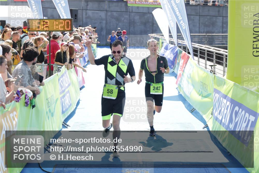 10.08.2025 - GEWOBA Citytriathlon Bremen H.Heesch http://msf.ph/oto/8554990 10.08.2025 15:21:24 Ziel 58, 90, 147, 242, 289 meine-sportfotos.de