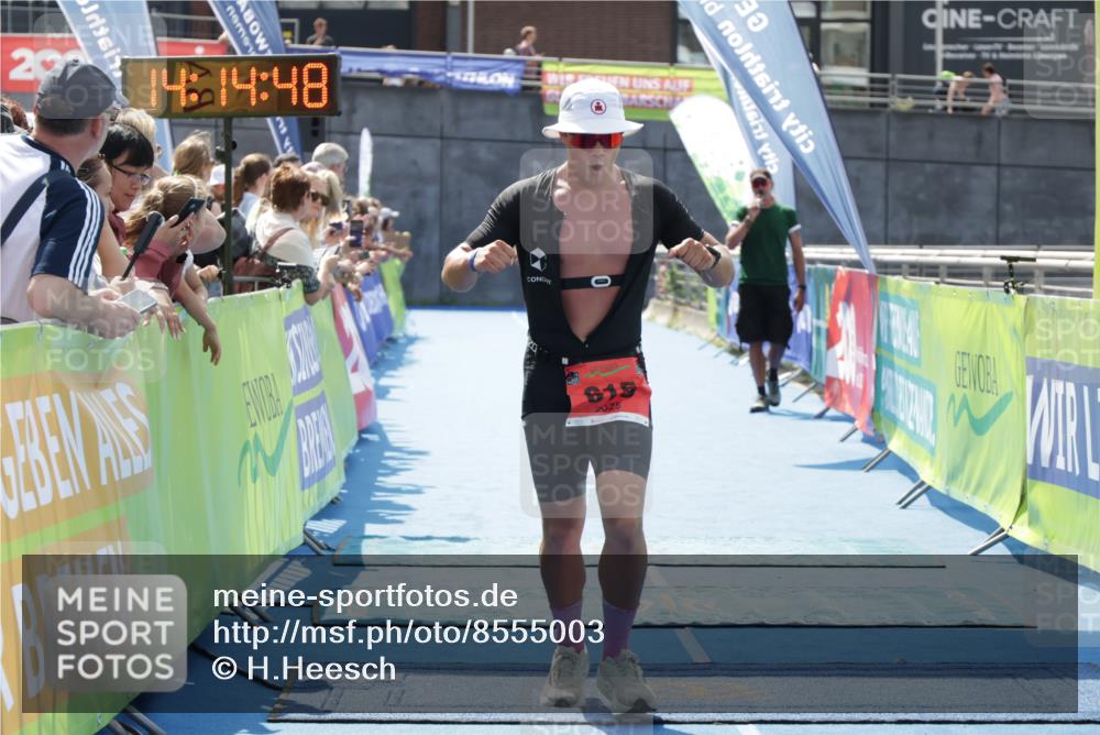 10.08.2025 - GEWOBA Citytriathlon Bremen H.Heesch http://msf.ph/oto/8555003 10.08.2025 14:14:51 Ziel 615, 826 meine-sportfotos.de
