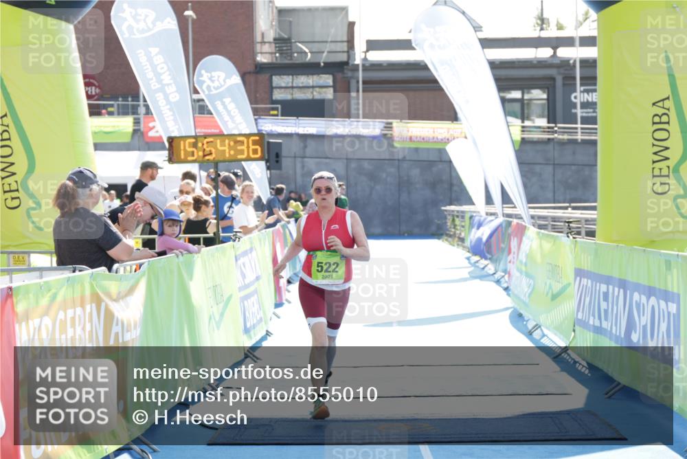 10.08.2025 - GEWOBA Citytriathlon Bremen H.Heesch http://msf.ph/oto/8555010 10.08.2025 15:54:40 Ziel 522 meine-sportfotos.de