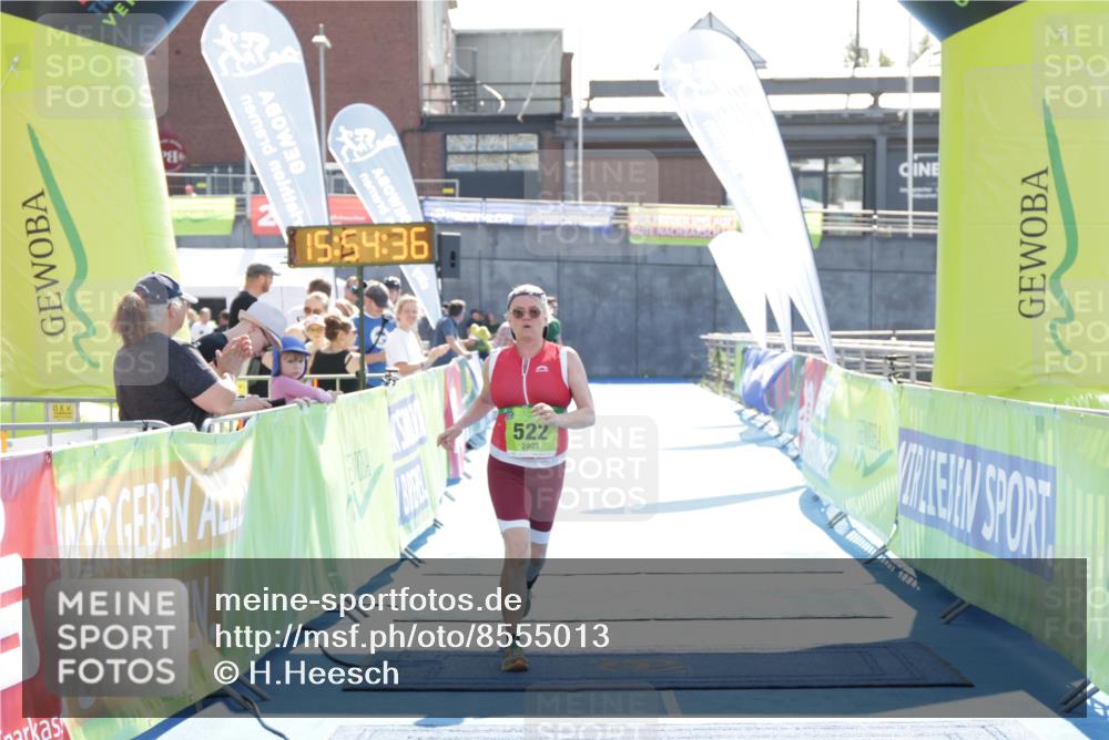 10.08.2025 - GEWOBA Citytriathlon Bremen H.Heesch http://msf.ph/oto/8555013 10.08.2025 15:54:40 Ziel 522 meine-sportfotos.de