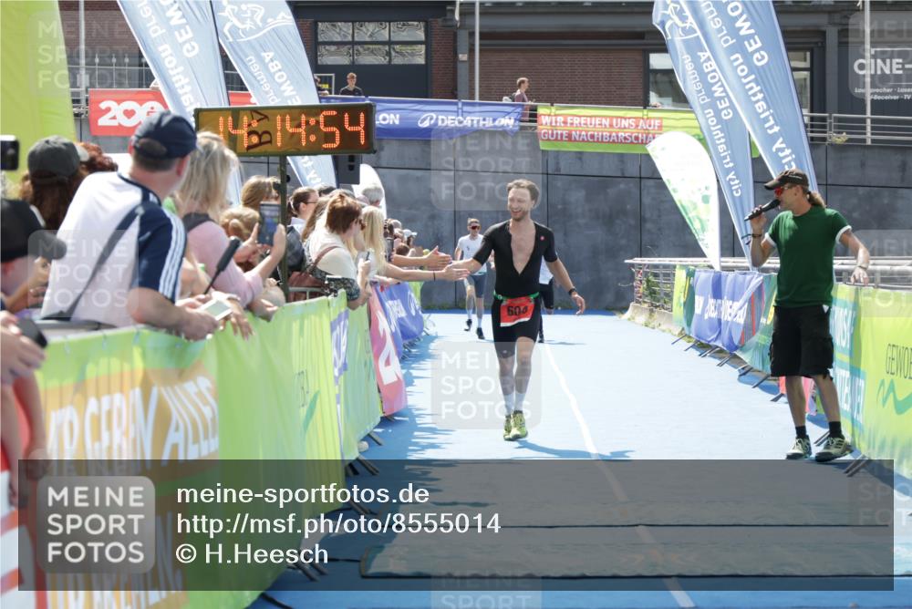 10.08.2025 - GEWOBA Citytriathlon Bremen H.Heesch http://msf.ph/oto/8555014 10.08.2025 14:14:57 Ziel 604, 615 meine-sportfotos.de