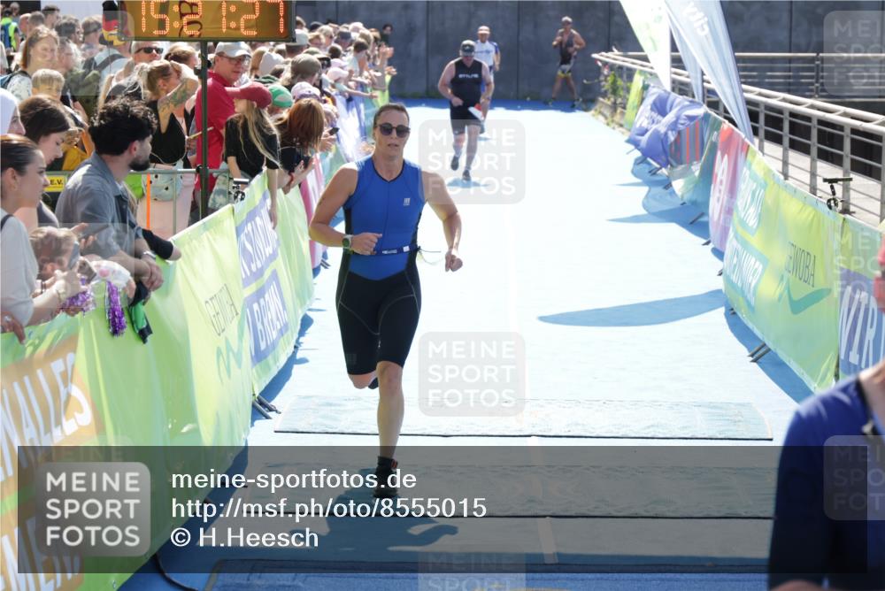10.08.2025 - GEWOBA Citytriathlon Bremen H.Heesch http://msf.ph/oto/8555015 10.08.2025 15:21:31 Ziel 58, 242, 289, 484 meine-sportfotos.de