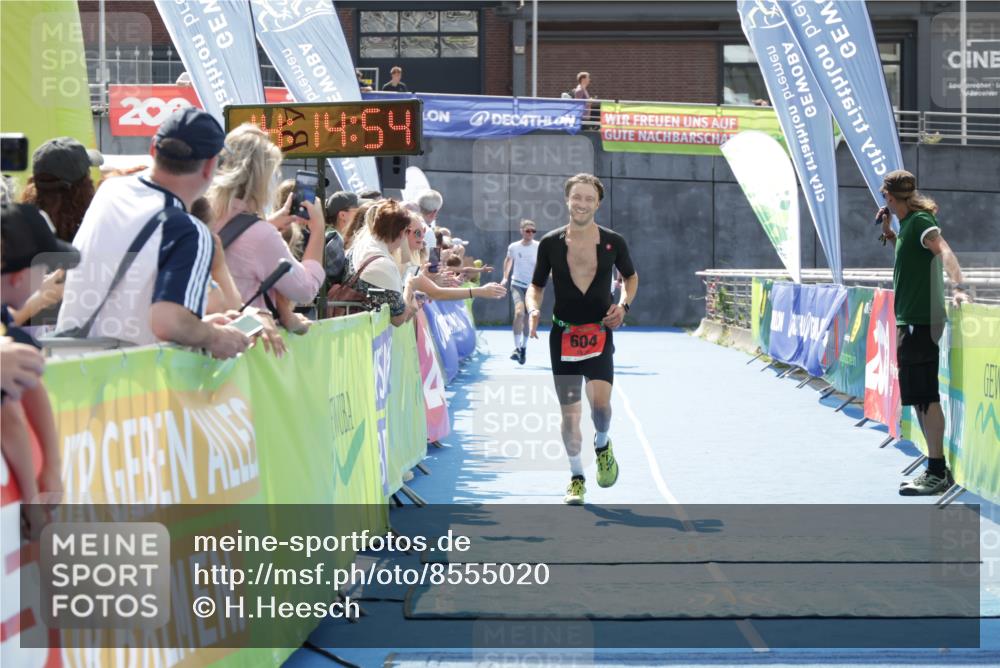 10.08.2025 - GEWOBA Citytriathlon Bremen H.Heesch http://msf.ph/oto/8555020 10.08.2025 14:14:58 Ziel 604, 1029 meine-sportfotos.de
