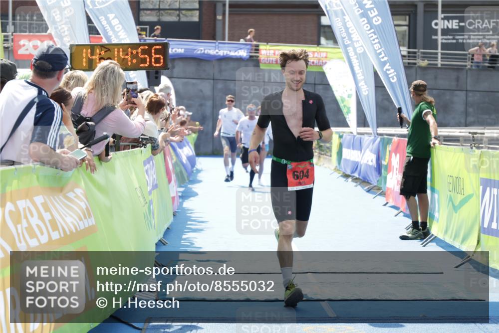 10.08.2025 - GEWOBA Citytriathlon Bremen H.Heesch http://msf.ph/oto/8555032 10.08.2025 14:14:59 Ziel 604, 1029 meine-sportfotos.de