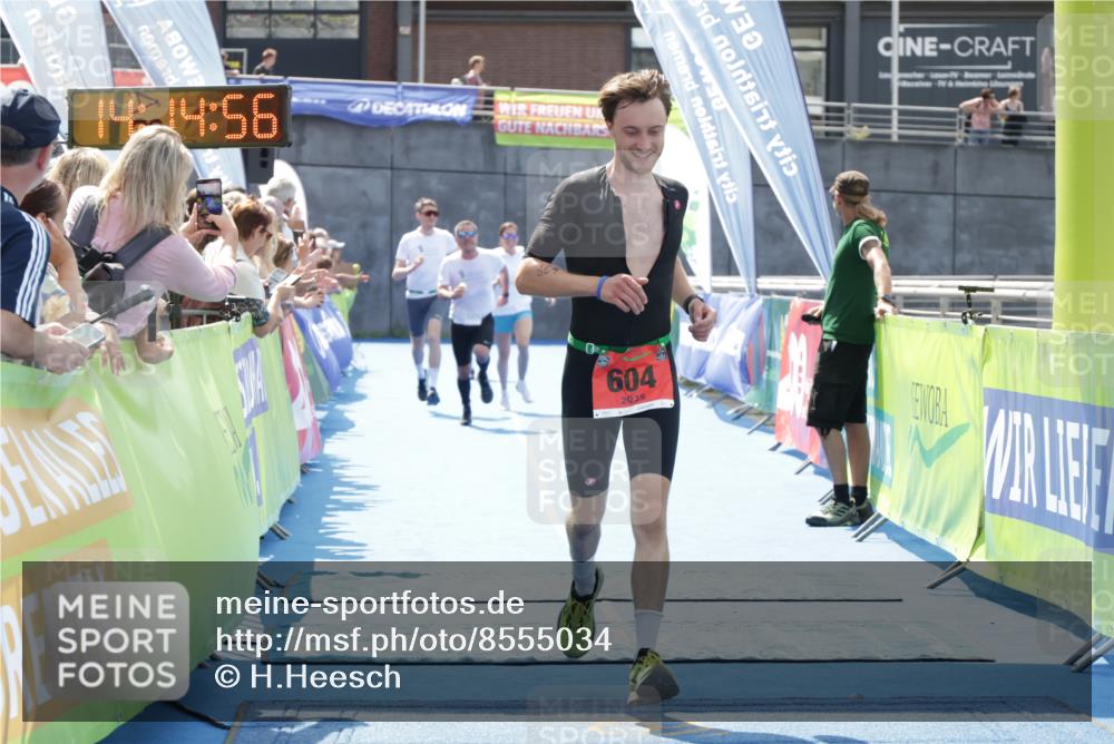 10.08.2025 - GEWOBA Citytriathlon Bremen H.Heesch http://msf.ph/oto/8555034 10.08.2025 14:15:00 Ziel 604, 1029 meine-sportfotos.de