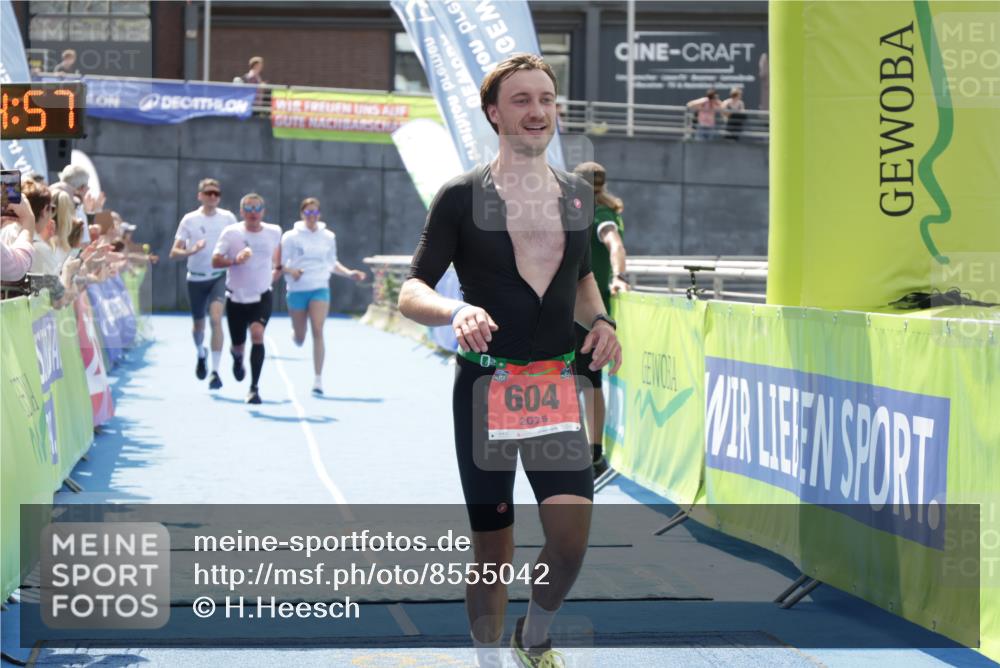 10.08.2025 - GEWOBA Citytriathlon Bremen H.Heesch http://msf.ph/oto/8555042 10.08.2025 14:15:00 Ziel 604, 1029 meine-sportfotos.de
