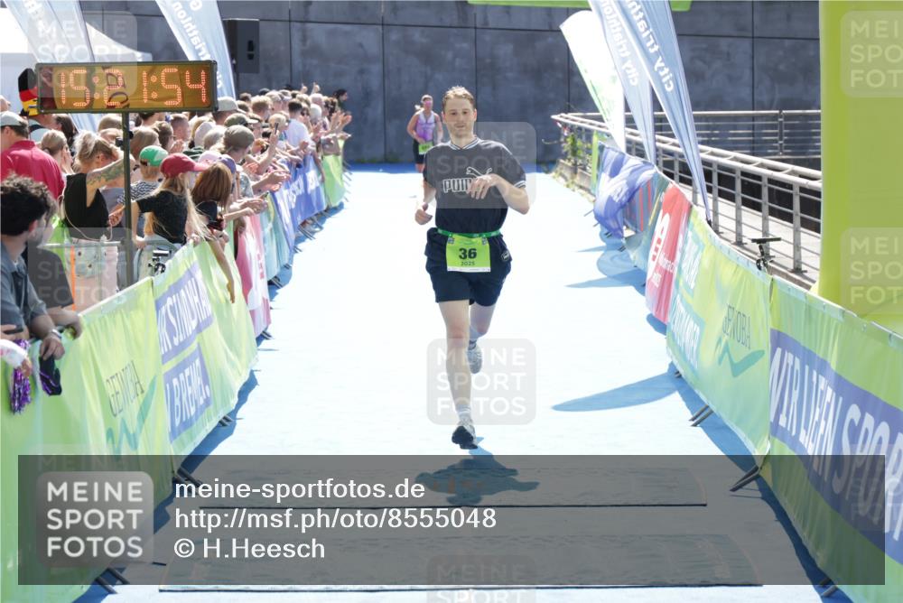 10.08.2025 - GEWOBA Citytriathlon Bremen H.Heesch http://msf.ph/oto/8555048 10.08.2025 15:21:57 Ziel 36 meine-sportfotos.de