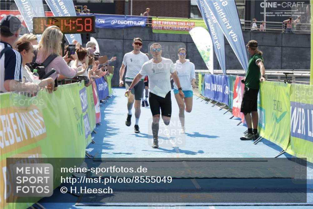 10.08.2025 - GEWOBA Citytriathlon Bremen H.Heesch http://msf.ph/oto/8555049 10.08.2025 14:15:02 Ziel 604, 642, 1029 meine-sportfotos.de