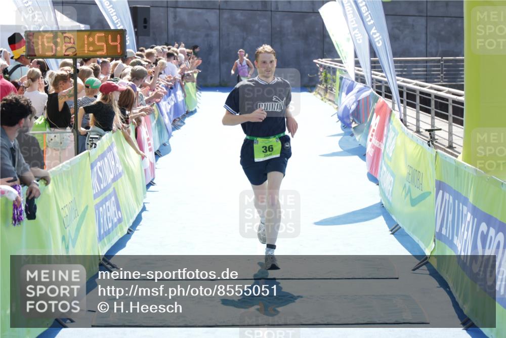 10.08.2025 - GEWOBA Citytriathlon Bremen H.Heesch http://msf.ph/oto/8555051 10.08.2025 15:21:58 Ziel 36 meine-sportfotos.de