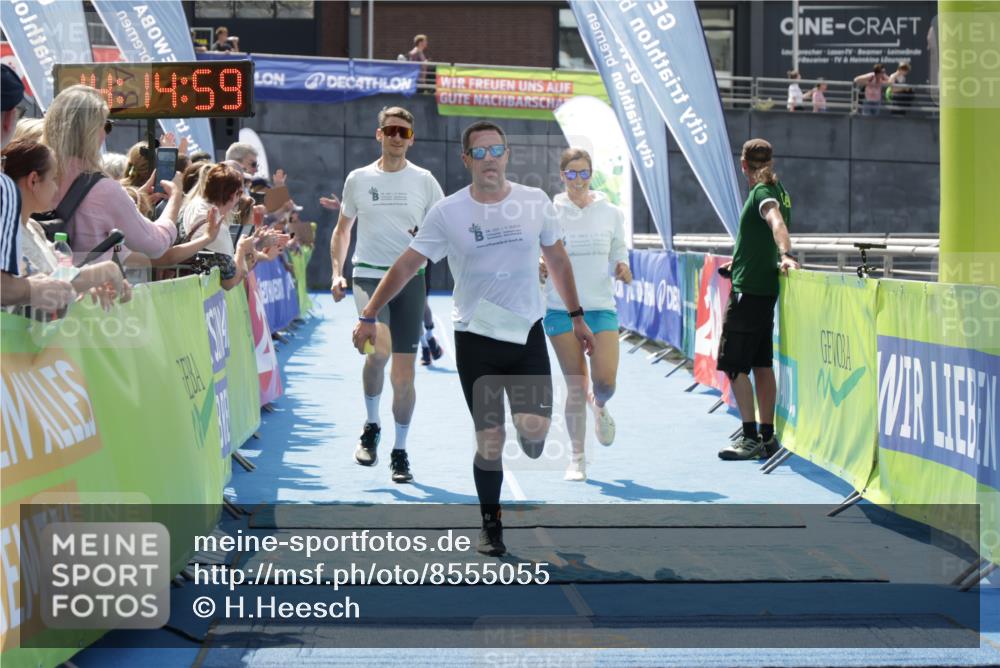 10.08.2025 - GEWOBA Citytriathlon Bremen H.Heesch http://msf.ph/oto/8555055 10.08.2025 14:15:02 Ziel 604, 642, 1029 meine-sportfotos.de