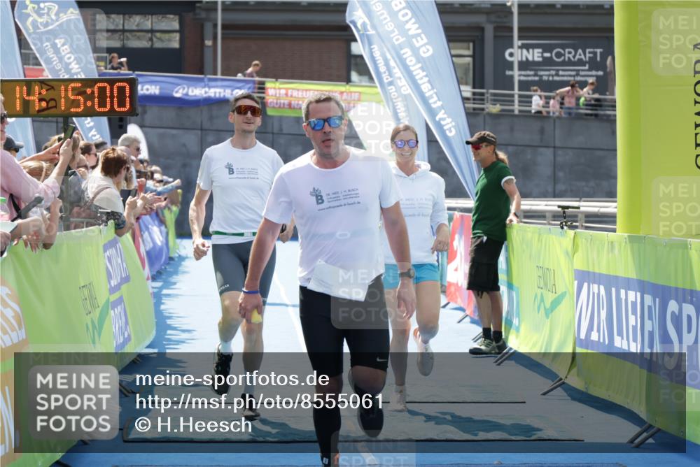 10.08.2025 - GEWOBA Citytriathlon Bremen H.Heesch http://msf.ph/oto/8555061 10.08.2025 14:15:03 Ziel 604, 642, 1029 meine-sportfotos.de