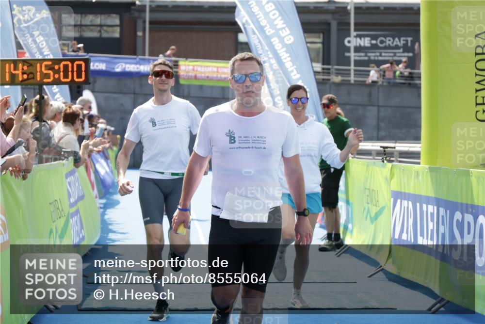 10.08.2025 - GEWOBA Citytriathlon Bremen H.Heesch http://msf.ph/oto/8555064 10.08.2025 14:15:03 Ziel 604, 642, 1029 meine-sportfotos.de