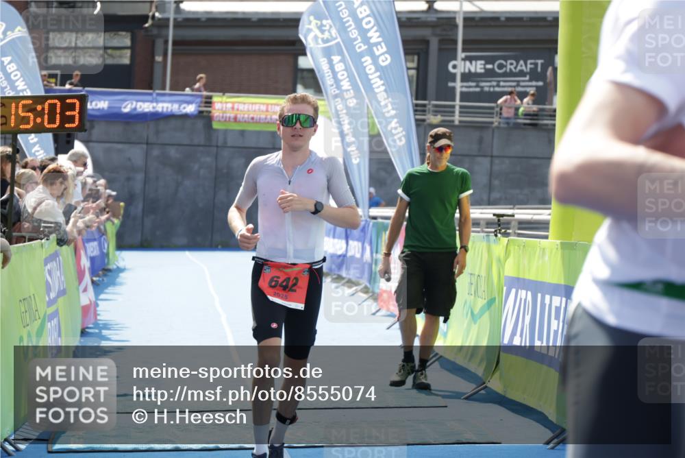 10.08.2025 - GEWOBA Citytriathlon Bremen H.Heesch http://msf.ph/oto/8555074 10.08.2025 14:15:07 Ziel 642, 1029 meine-sportfotos.de