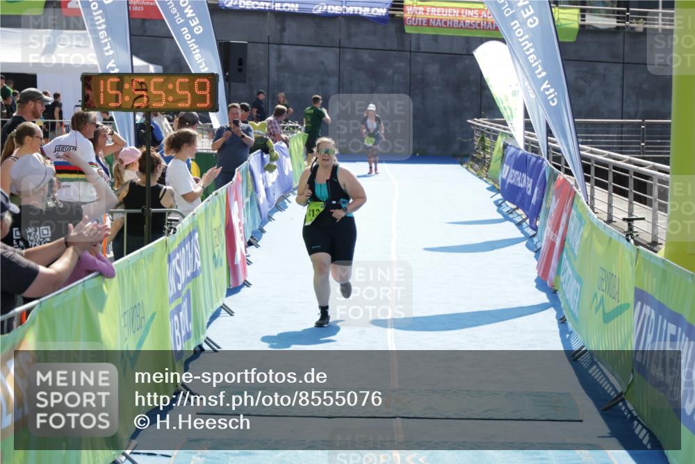 10.08.2025 - GEWOBA Citytriathlon Bremen H.Heesch http://msf.ph/oto/8555076 10.08.2025 15:56:03 Ziel 413 meine-sportfotos.de