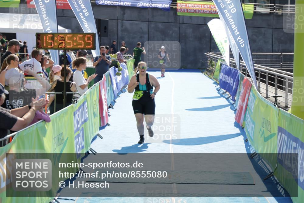 10.08.2025 - GEWOBA Citytriathlon Bremen H.Heesch http://msf.ph/oto/8555080 10.08.2025 15:56:03 Ziel 413 meine-sportfotos.de