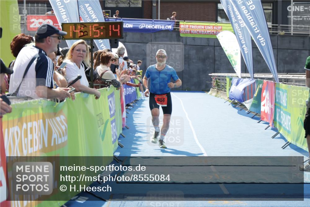 10.08.2025 - GEWOBA Citytriathlon Bremen H.Heesch http://msf.ph/oto/8555084 10.08.2025 14:15:18 Ziel 859 meine-sportfotos.de