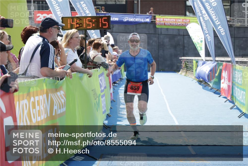10.08.2025 - GEWOBA Citytriathlon Bremen H.Heesch http://msf.ph/oto/8555094 10.08.2025 14:15:19 Ziel 859 meine-sportfotos.de