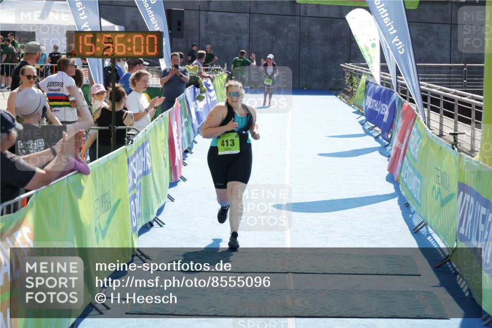10.08.2025 - GEWOBA Citytriathlon Bremen H.Heesch http://msf.ph/oto/8555096 10.08.2025 15:56:04 Ziel 413 meine-sportfotos.de