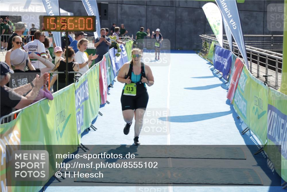 10.08.2025 - GEWOBA Citytriathlon Bremen H.Heesch http://msf.ph/oto/8555102 10.08.2025 15:56:04 Ziel 413 meine-sportfotos.de