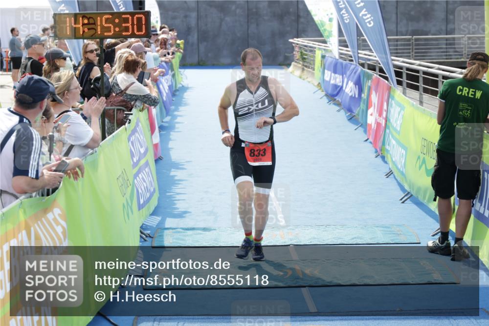 10.08.2025 - GEWOBA Citytriathlon Bremen H.Heesch http://msf.ph/oto/8555118 10.08.2025 14:15:34 Ziel 833, 1002 meine-sportfotos.de