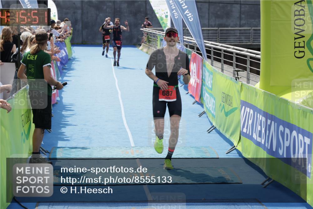 10.08.2025 - GEWOBA Citytriathlon Bremen H.Heesch http://msf.ph/oto/8555133 10.08.2025 14:15:54 Ziel 687 meine-sportfotos.de