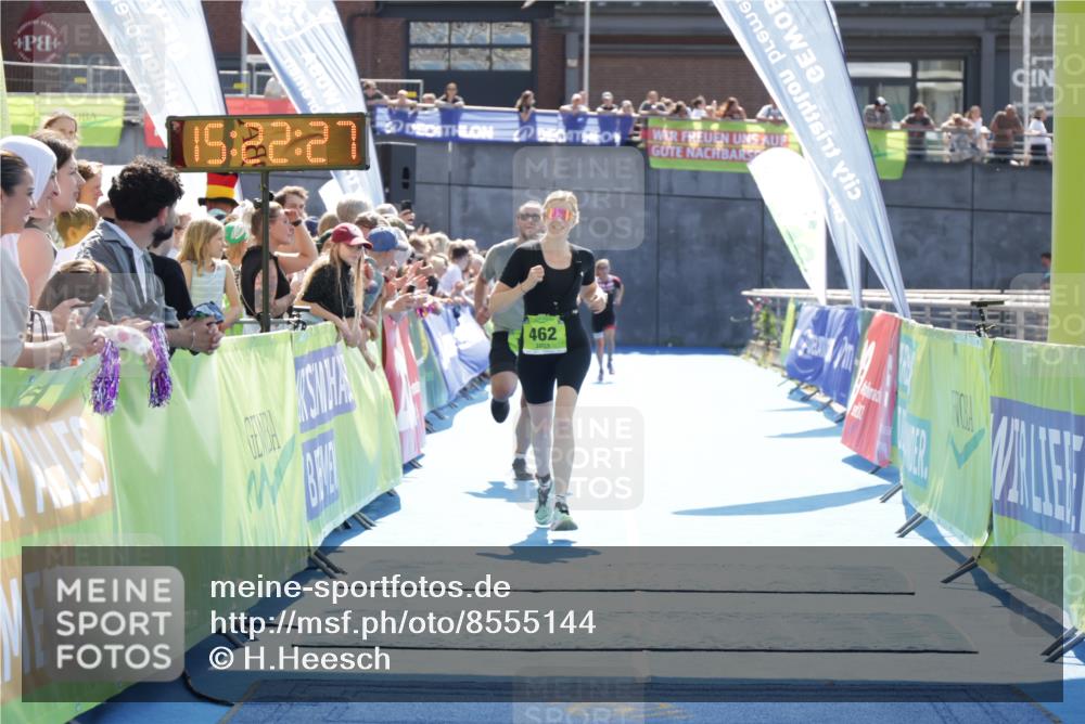 10.08.2025 - GEWOBA Citytriathlon Bremen H.Heesch http://msf.ph/oto/8555144 10.08.2025 15:22:31 Ziel 124, 462 meine-sportfotos.de