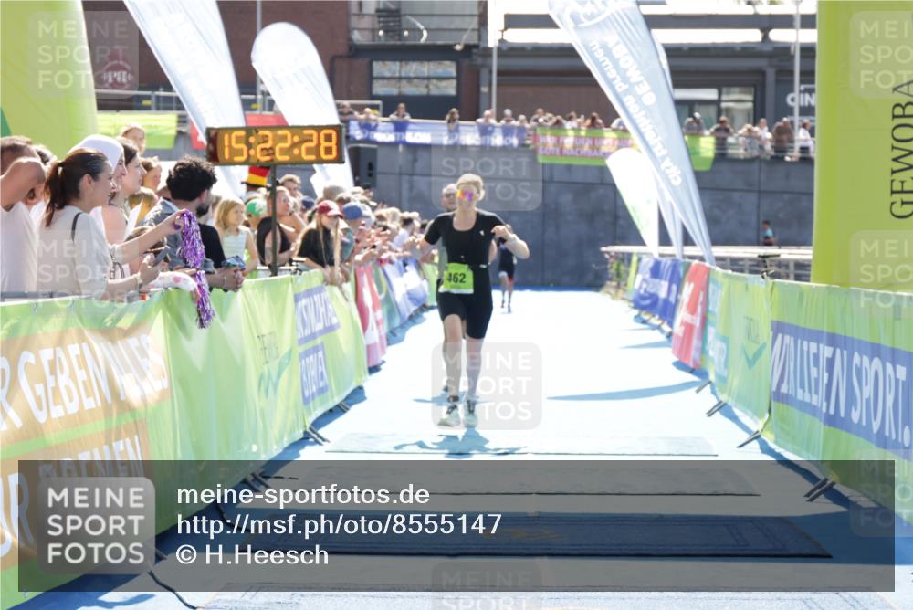 10.08.2025 - GEWOBA Citytriathlon Bremen H.Heesch http://msf.ph/oto/8555147 10.08.2025 15:22:32 Ziel 124, 462 meine-sportfotos.de