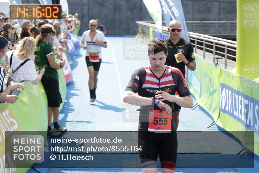 10.08.2025 - GEWOBA Citytriathlon Bremen H.Heesch http://msf.ph/oto/8555164 10.08.2025 14:16:05 Ziel 555, 699, 783, 820 meine-sportfotos.de