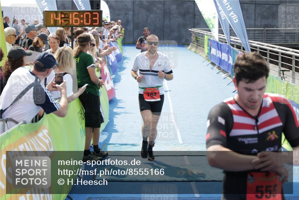 10.08.2025 - GEWOBA Citytriathlon Bremen H.Heesch http://msf.ph/oto/8555166 10.08.2025 14:16:07 Ziel 555, 699, 783, 820, 888 meine-sportfotos.de