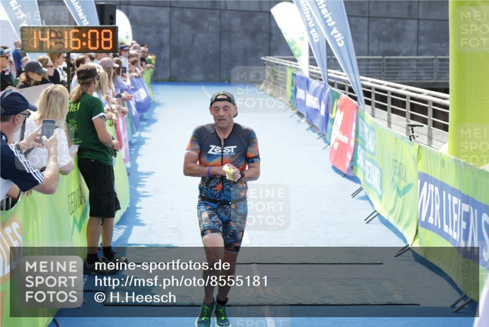 10.08.2025 - GEWOBA Citytriathlon Bremen H.Heesch http://msf.ph/oto/8555181 10.08.2025 14:16:11 Ziel 555, 783, 820, 888 meine-sportfotos.de