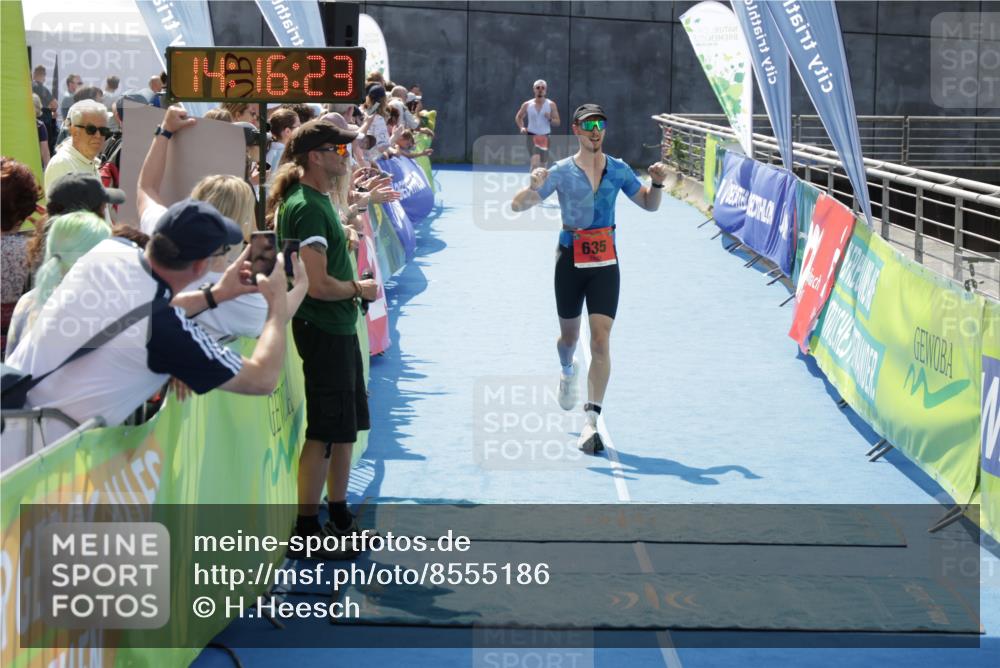 10.08.2025 - GEWOBA Citytriathlon Bremen H.Heesch http://msf.ph/oto/8555186 10.08.2025 14:16:26 Ziel 635 meine-sportfotos.de