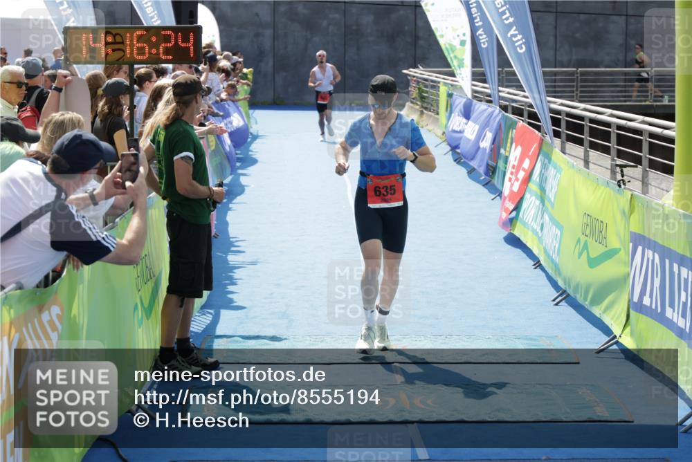 10.08.2025 - GEWOBA Citytriathlon Bremen H.Heesch http://msf.ph/oto/8555194 10.08.2025 14:16:27 Ziel 635 meine-sportfotos.de